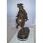 Statue en bronze Chenley Jumbo Hochet par Remington - Taille: L 21 po x l 11 po x H 32 po.