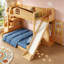 Lit superposé simple au-dessus de double avec escalier de rangement, tablette, glissoire et garde-robe pour un espace et un plaisir maximisés-129909696