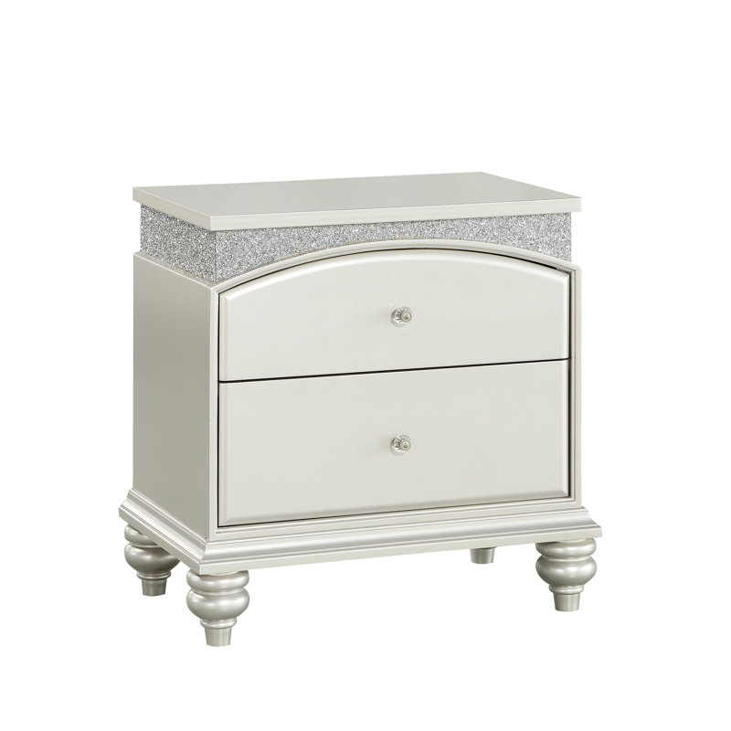 Table de chevet Platinum avec deux tiroirs, bois synthétique argenté, 28 po de largeur x hauteur 17 po de profondeur