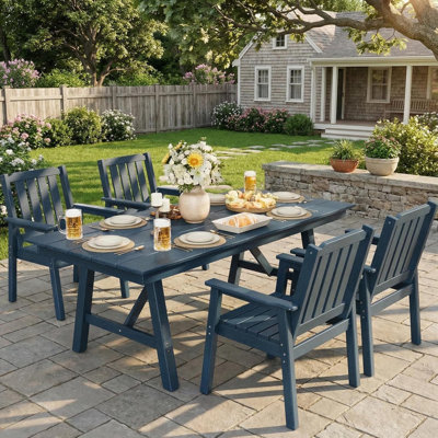 Ensemble de salle à manger d'extérieur en PEHD 5 pièces pour 4 personnes - Table de patio toutes saisons avec trou pour parasol et chaises modernes sans accoudoirs pour la cour, le jardin et la terrasse