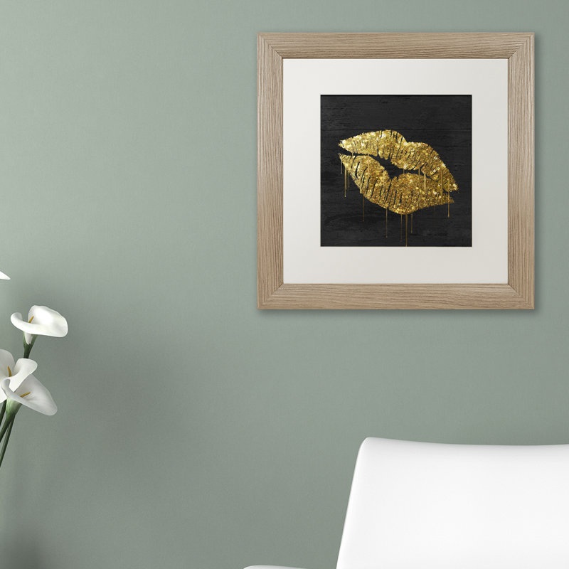 «Golden Lips» par Jadaya, impression encadrée, H 11 po x l 14 po x P 0,5 po, Noir, Cadre brun