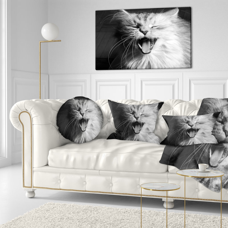 Yawning White Cat - Coussin imprimé animal