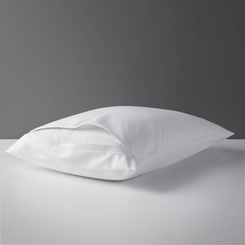 Nomad Home® Allergen Barrier Pillow Protector, 20 x 28 po