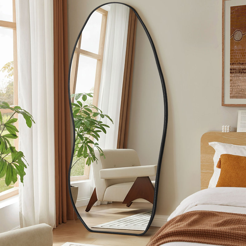 Miroir moderne moderne irrégulier avec cadre en aluminium, conception murale ou autoportante, 70,8 po x 31,5 po, Noir
