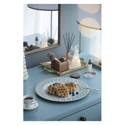 Paquet de 8 assiettes de présentation en plastique bleues et dorées, assiettes à dîner rondes de 14 pouces pour les mariages et les banquets