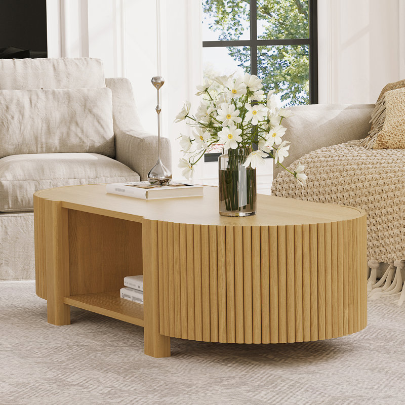 Table basse ovale cannelée avec rangement pour le salon, bois d'hévéa massif, 1 tablette et 2 portes de rangement ouvertes, naturel, 47 po