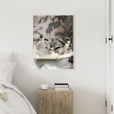 «Splish Splash Penguin Bath» par Hostetter, reproduction d'art sur toile encadrée