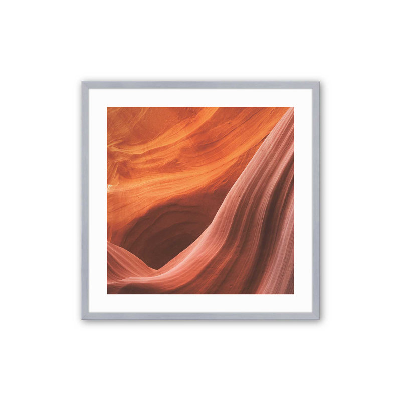 Sculpté par le temps, édition n° 2, Cadre poli en chrome poli, H 20 po x l 20 po x P 1,25 po
