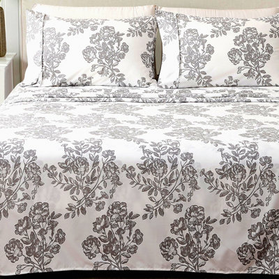 Luxury Plush Wave Bedding Set - Ultra Soft Micro Sheet & Blanket with Pillowcases - 4 Piece Microplush Gift Set