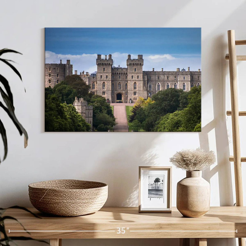 Château royal Kavia Windsor, H 16 po x l 24 po