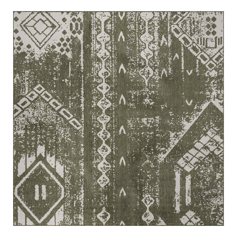 Braeleigh Geometric Machine Woven Polypropylene Indoor / Outdoor Area Rug in Green/Ivory