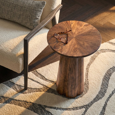 Trevo Round Side Table with Scallop Base 14"W, Brown
