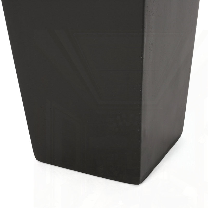 Jardinière d'extérieur moderne en pierre MGO, H 32,5 po x l 13 po x P 13 po, Noir