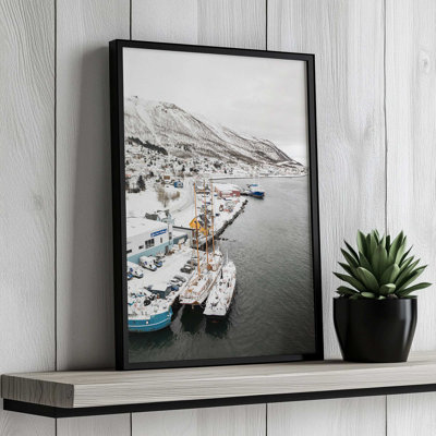 Impression sur toile, "Harbour In Norvège Snow" par Garima Dhawan