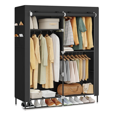 Vêtements et supports à vêtements