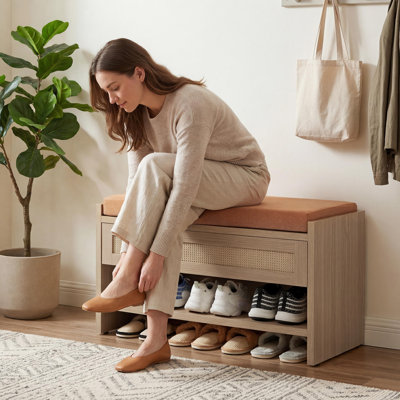 Banc de rangement à chaussures en rotin de style ferme de 79 cm pour entrée | Étagère à chaussures avec tiroir et tablette ouverte - Siège rembourré en lin - pour couloir