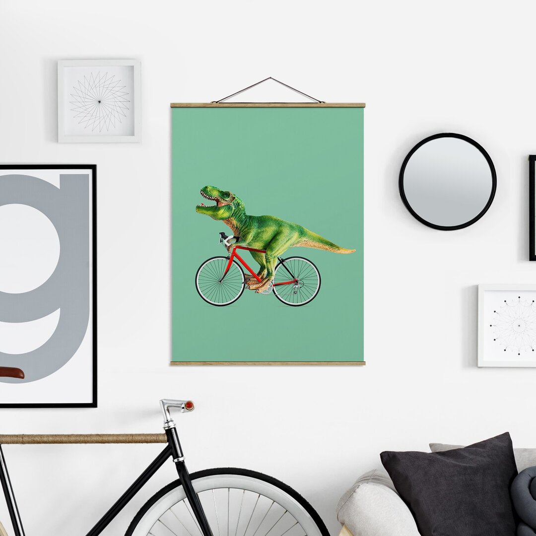 Stoffbild Mit Posterleisten - Jonas Loose - Dinosaurier Mit Fahrrad - Hochformat 4:3