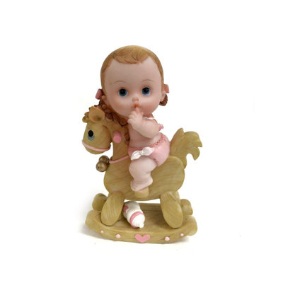 Petite fille de bébé sur le cheval Brim