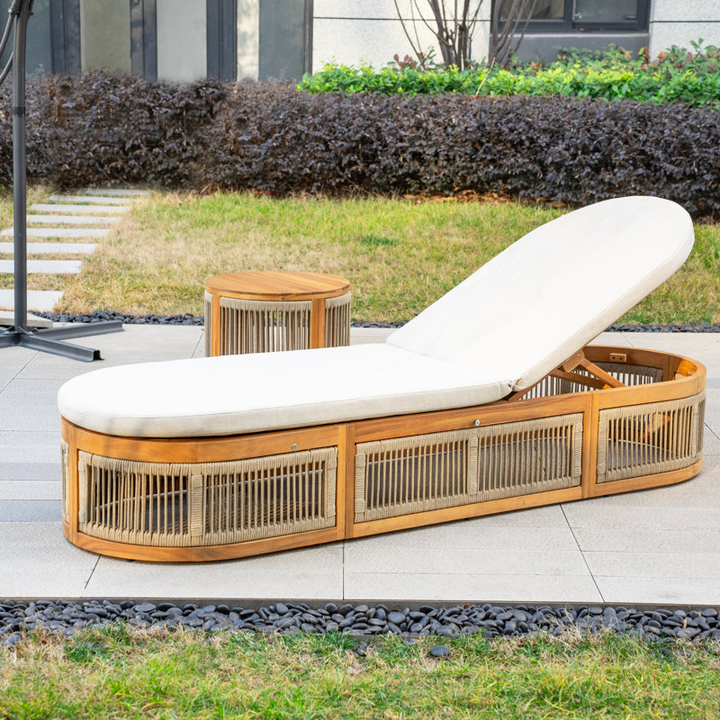 Chaise longue d'extérieur en acacia avec coussin et table