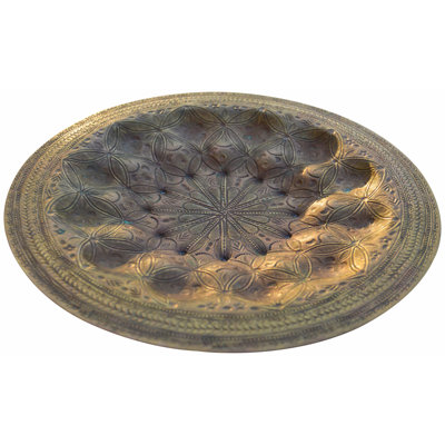 Plateau marocain en laiton avec détails gravés