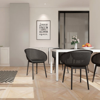Été - Ensemble de 4 chaises longues bleu clair modernes - Plastique PP intérieur / extérieur toutes saisons avec longue table blanche moderne de 55 pouces - Intérieur / extérieur - Plateau de table léger en PP avec métal