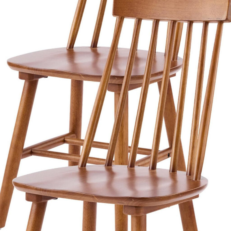 Ensemble de quatre chaises d'appoint à dossier Windsor en bois de noyer massif, Tanné