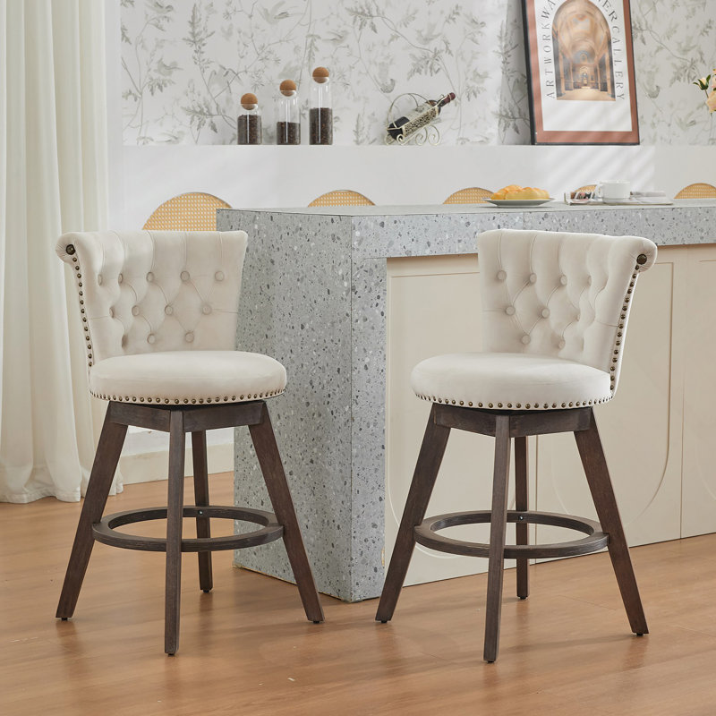 Ensemble de tabourets de bar pivotants avec dossier et bords touffetés à la main, revêtus de velours, offrant confort et style pour les cuisines et les bars