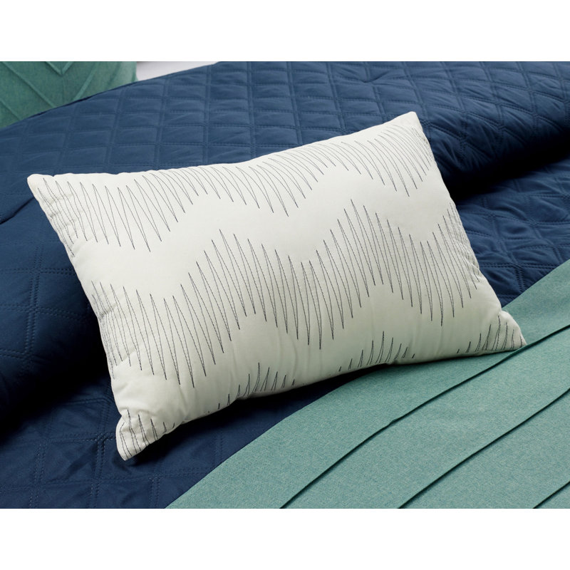 Kendra Modern & Contemporary Chevron / Zig Zag Comforter, Queen