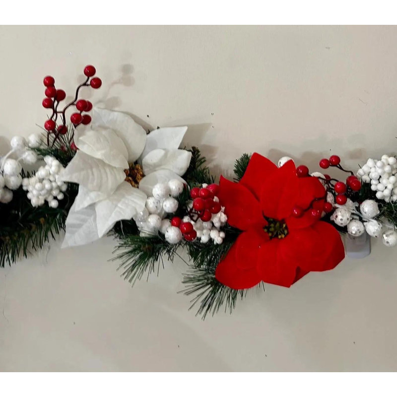 Guirlande de poinsettias et baies de Noël pré-éclairée rouge et blanche