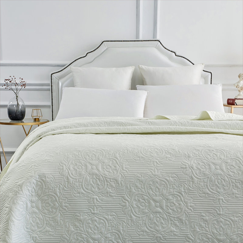 Ivory Queen Size Floral Design Lightweight Quilt Elegant Bedroom Decor Reversible Single Quilt, Queen Quilt, Ivory