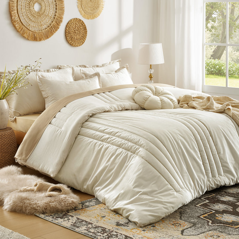 Luxury Velvet Bedding Comforter Sets 3 Pieces. Lightweight fluffy and soft velvet comforter set, Cream, King