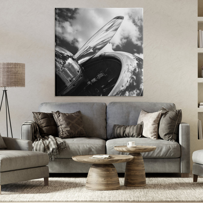 «Propeller with Cloud Reflection» par Chip Forelli, H 36 po x l 36 po