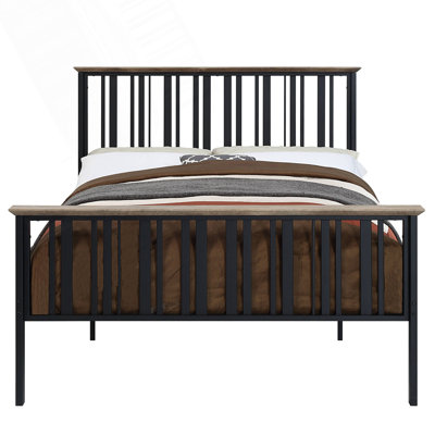Lit plateforme élégant avec garniture en bois élégante et conception à lattes, idéal pour améliorer le confort et l'esthétique de la chambre à coucher