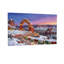 Paysage de Noël enneigé avec lumières de Noël et arche-650229201