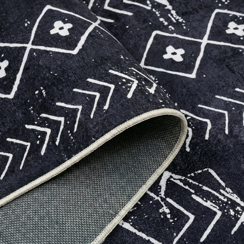 Tapis noir Thambiah, Rectangle 3 pi 4 po x 6 pi 7 po