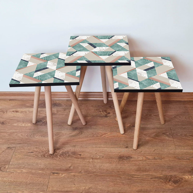 Ensemble de 3 tables gigognes modernes, pieds en bois de hêtre, 13,8 po x 20,5 po x 13,8 po | 100% panneau de fibres à densité moyenne, épaisseur: 0,7 pouce | Conception géométrique élégante pour le salon, solution polyvalente et peu encombrante