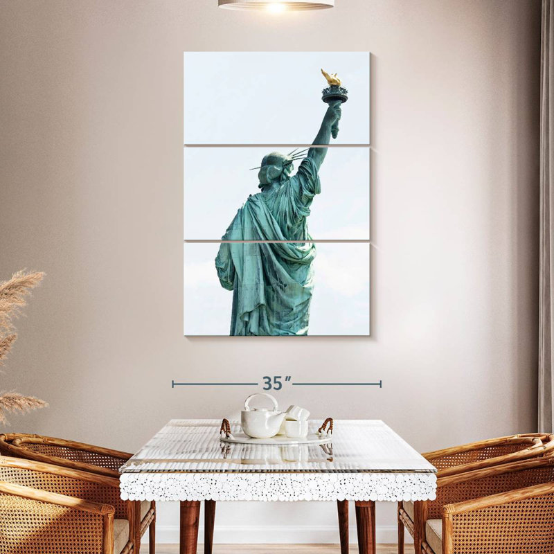 New York Liberty II, 32" H x 20" W