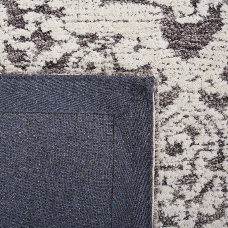 Gray and Ivory Hand-Tufted Wool Medallion Area Rug 3' x 5'