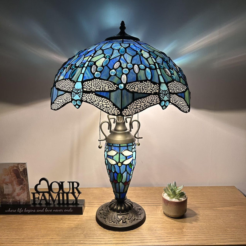 Lampe de table Haruko Tiffany avec abat-jour et base en vitrail bleu et ampoules DEL incluses: l 16 po x P 16 po x H 24 po
