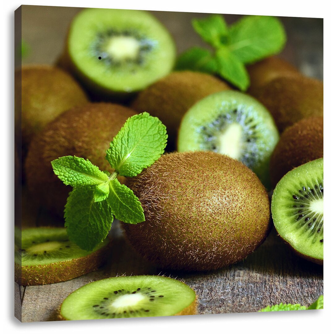 Leinwandbild Appetitliche Kiwis auf Holztisch