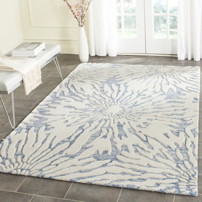 Mccullough Hand Tufted Wool Floral Rug
