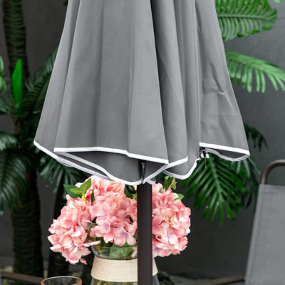 Table et chaises d'extérieur pour 4 personnes - gris. Parasol et chaises. Pliable avec structure en acier. Verre trempé au bord de la piscine. Mobilier de salle à manger de l 20,44 po x H 36,5 po inclus. Patio pliable. 78,75 po