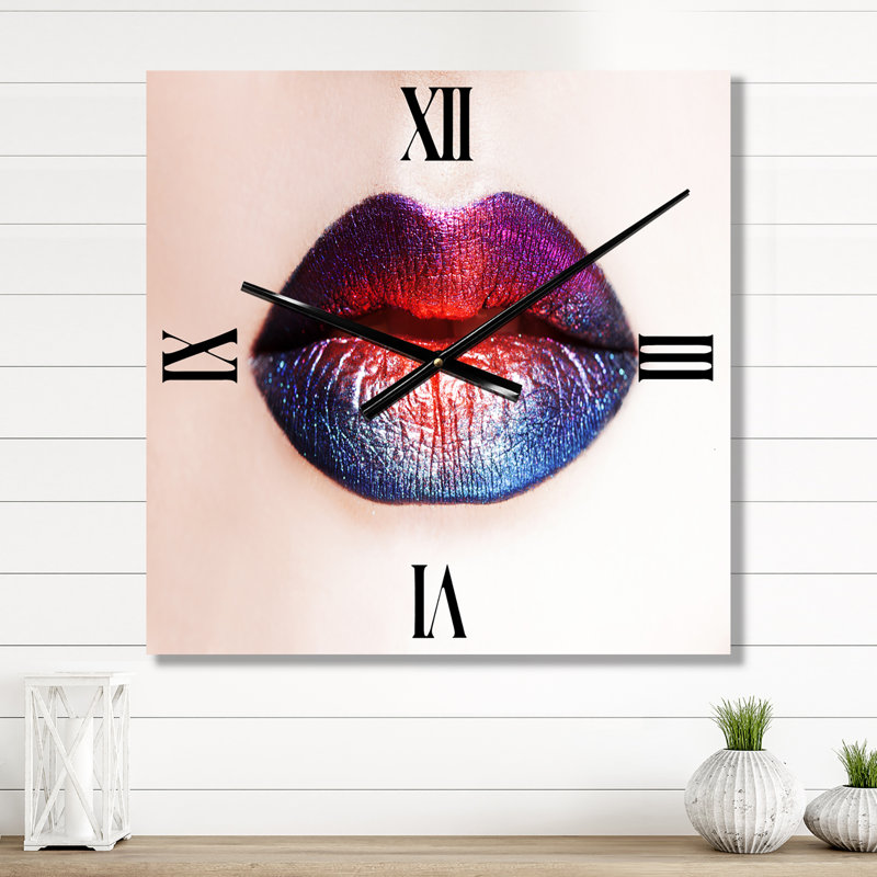 Horloge murale «Women Lips», Moyen