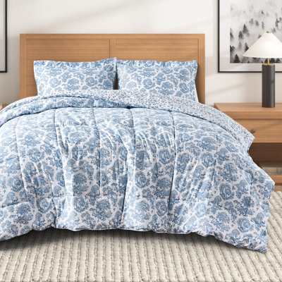 Christmas Down Alternative Comforter and Sham Set