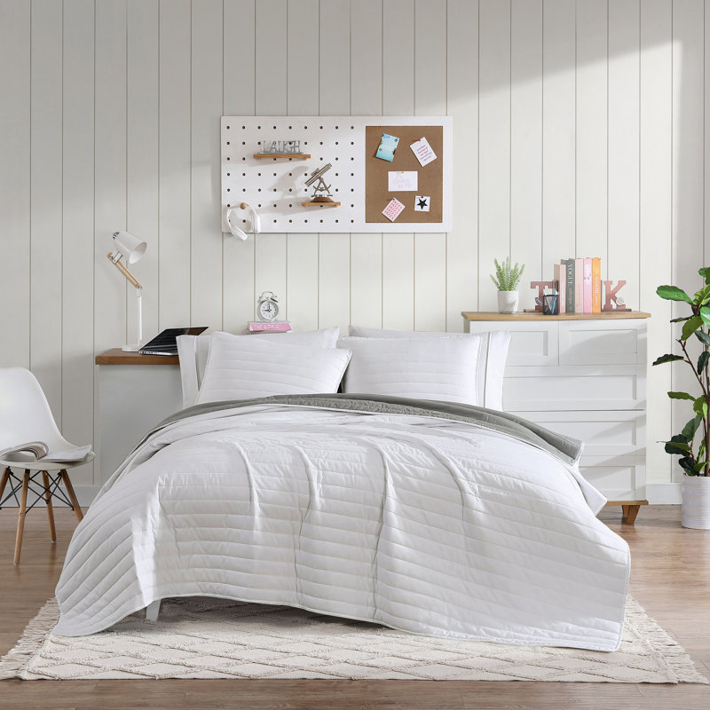 True Classics Microfiber 3-Piece Reversible Quilt Set, Queen Quilt + 2 Standard Shams, Gray