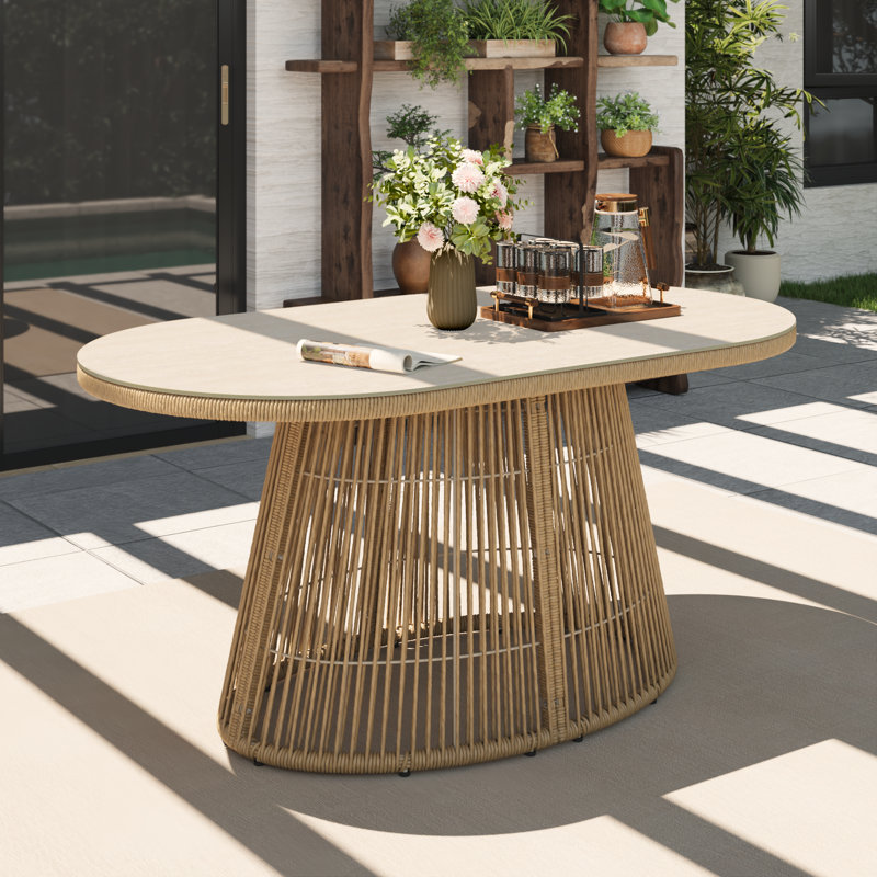 Table ovale en acier pour terrasse extérieure