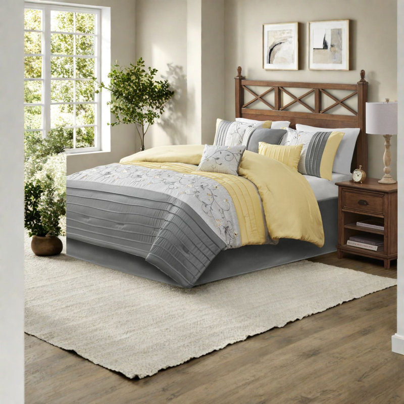 Luxurious King Bedding Sets, Polyester Embroidered Comforter For Home