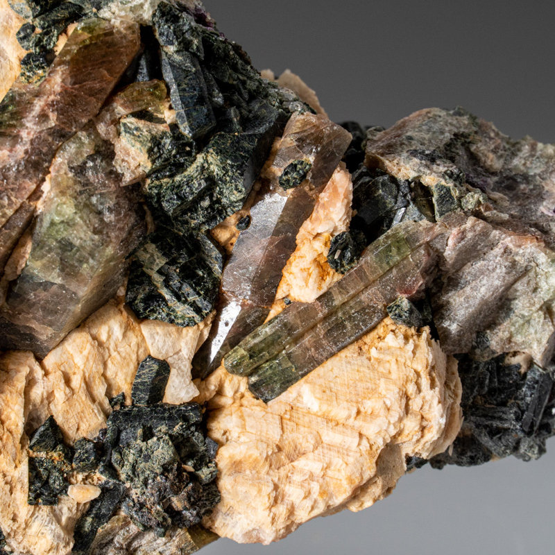 Béryl vert sur feldspath de Minas Gerais, Brésil