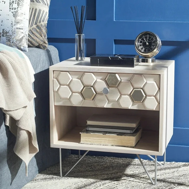 Élégante table de chevet l 19,1 po en noyer Kershaw - Design contemporain élégant avec tiroir sculpté et laiton, Ivoire