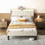 Structure de lit plateforme avec tête de lit tapissier en tissu et support en lattes de bois, matelas entièrement rembourré-116092342